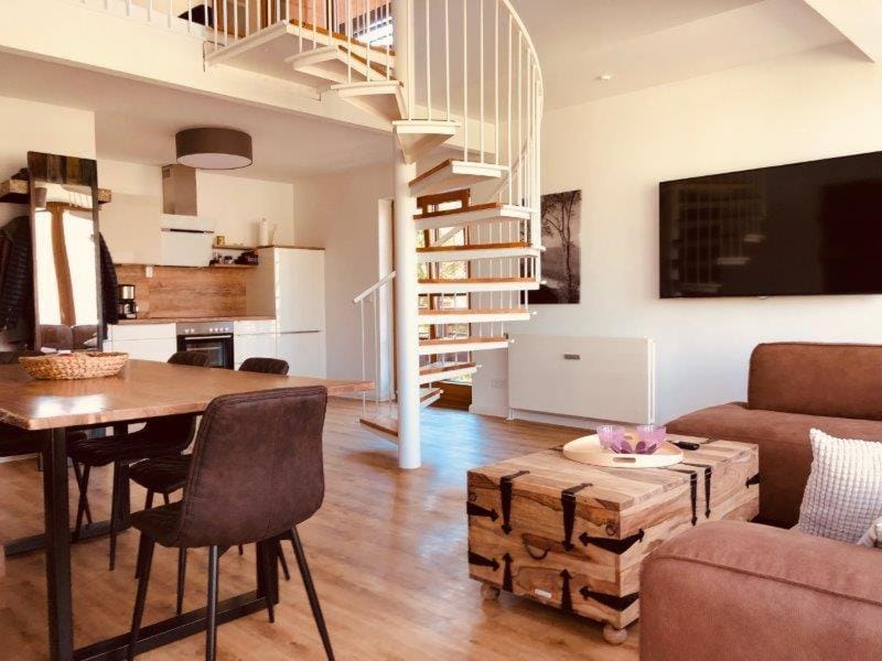 TV and multimedia, Kitchen or kitchenette, Living room, Dining area