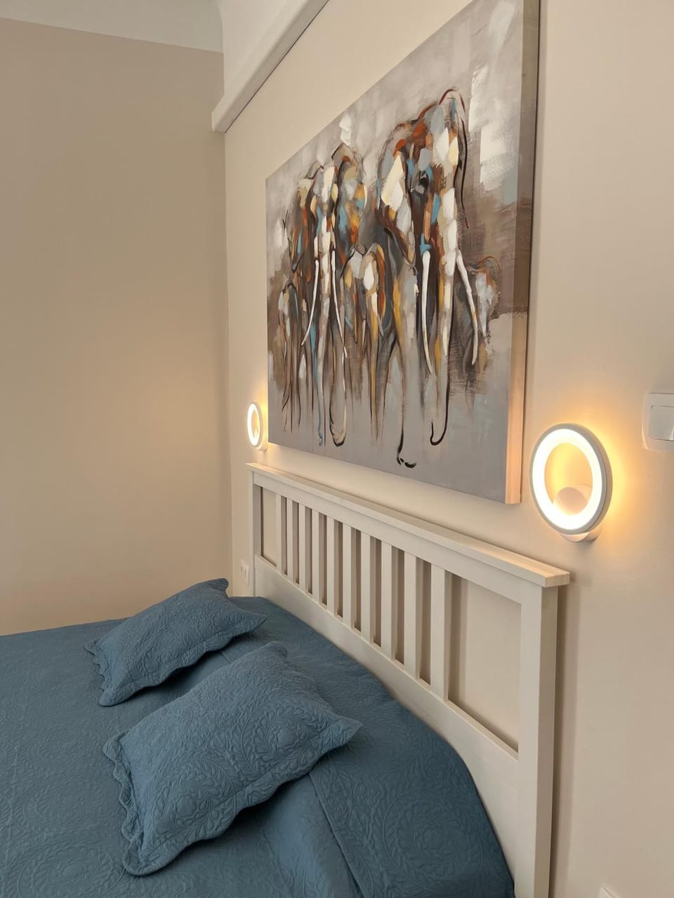 Bed, Decorative detail, Bedroom