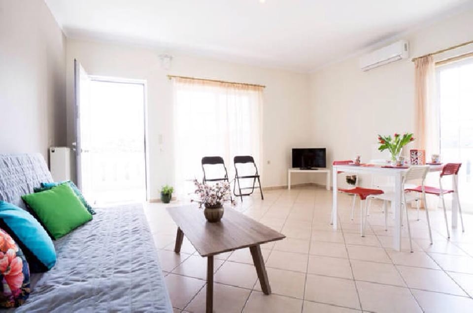 TV and multimedia, Seating area, Dining area