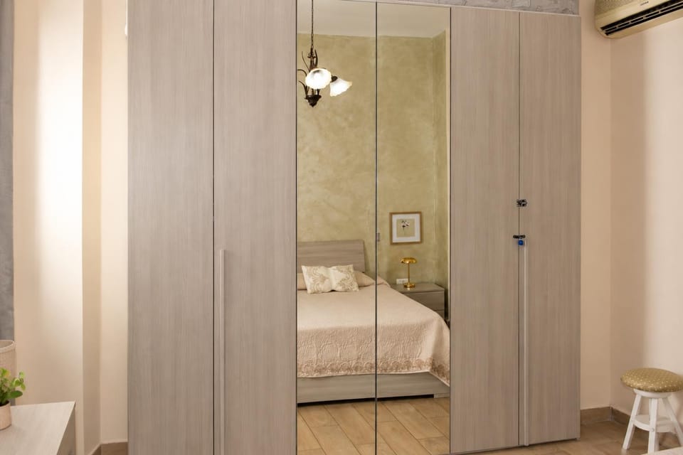 Bedroom, wardrobe