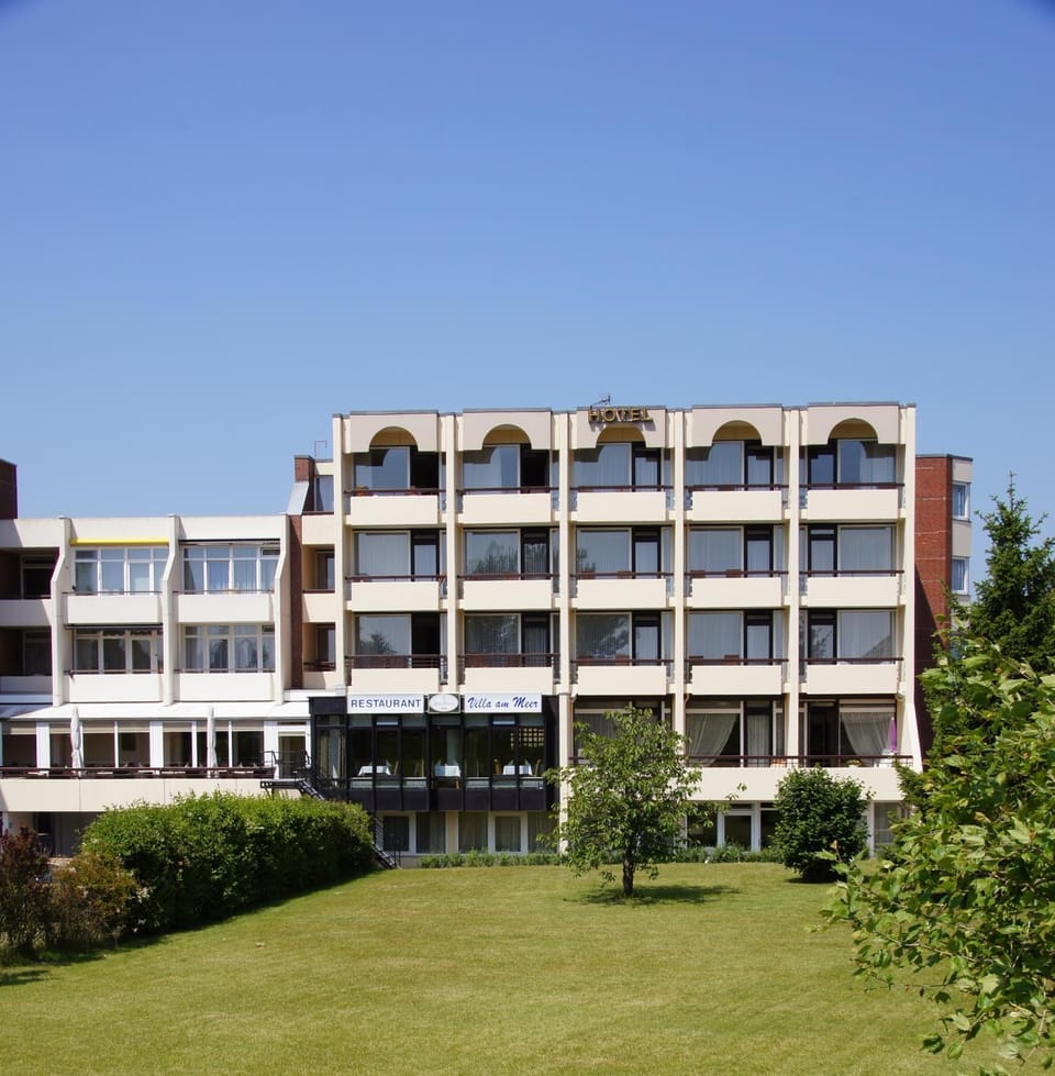 Property building, Day, Garden