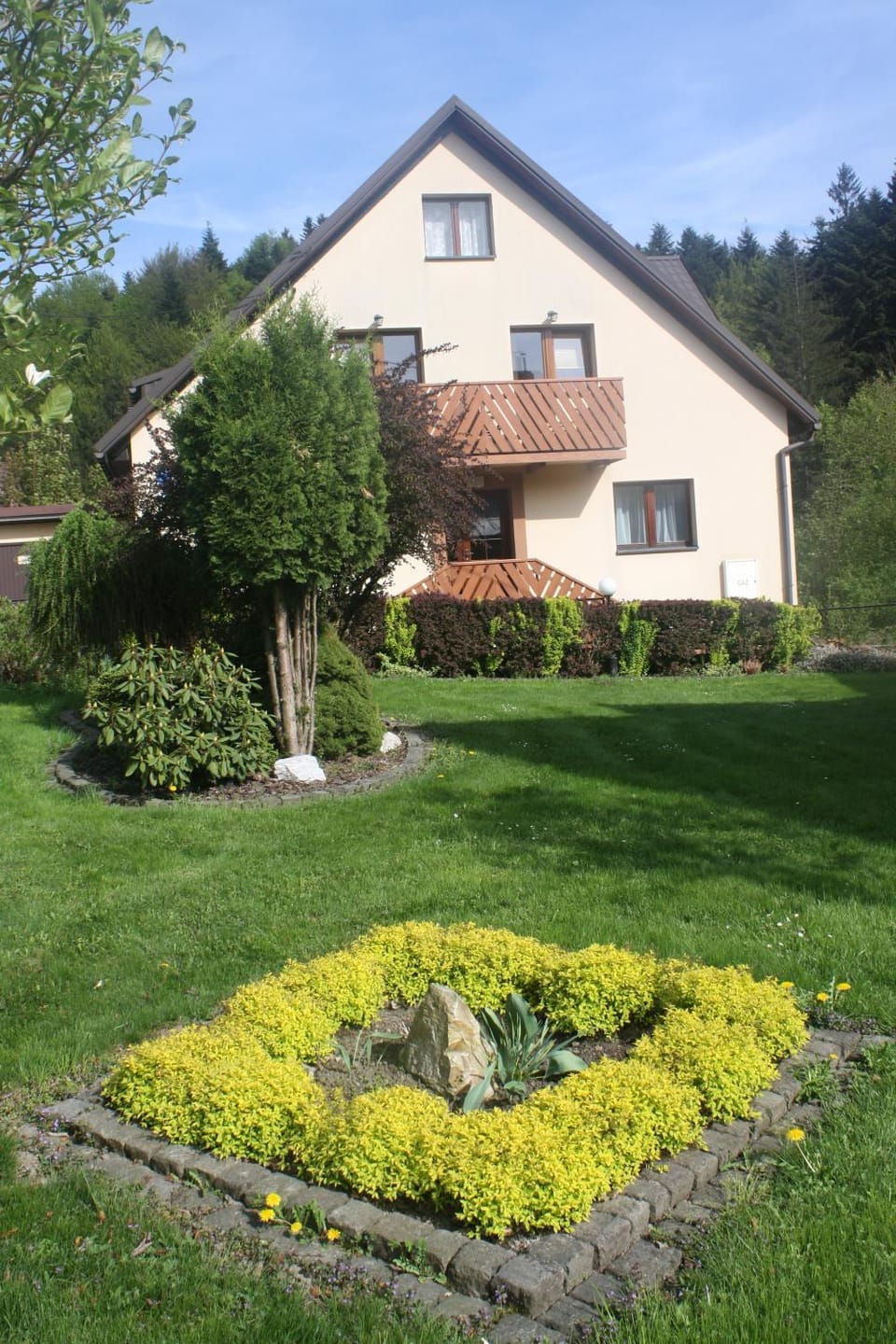 Facade/entrance, People, Garden view, Area and facilities, Family