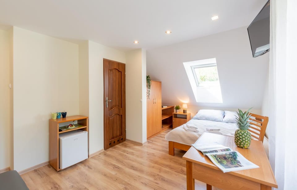 Bed, Coffee/tea facilities, Photo of the whole room, Bedroom, Family