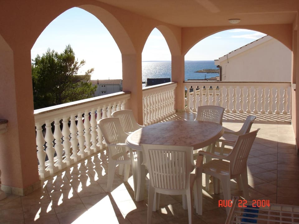 Apartments Pink house Apartment in Zadar County