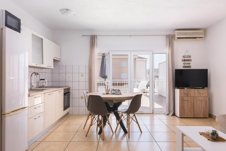 TV and multimedia, Kitchen or kitchenette, Dining area