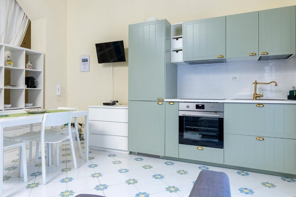 TV and multimedia, Kitchen or kitchenette, Dining area, minibar, oven