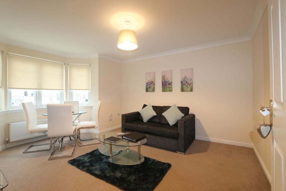 Property building, Living room, Business facilities, Seating area, Dining area