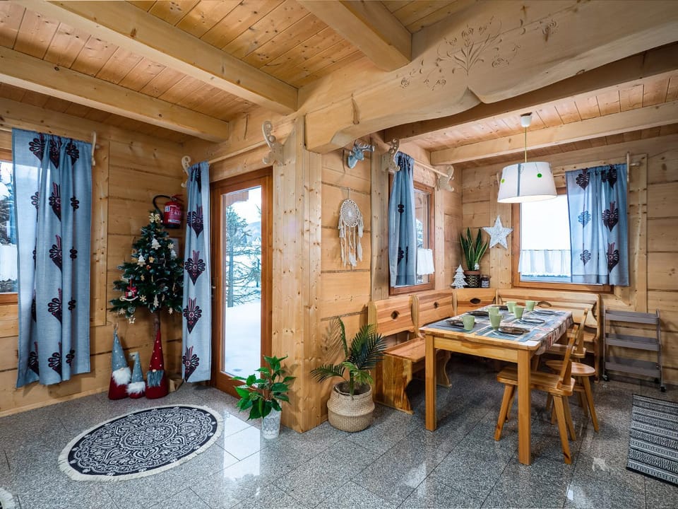 Seating area, kitchen