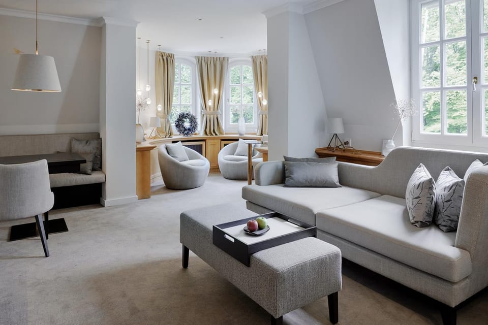 Living room, Seating area