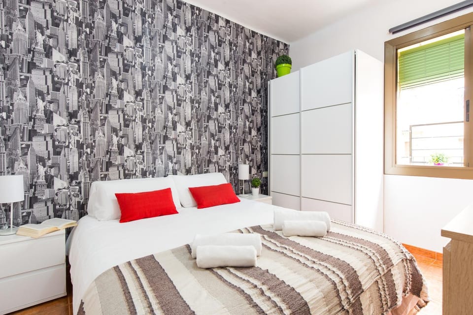 Bed, Photo of the whole room, Decorative detail, Bedroom