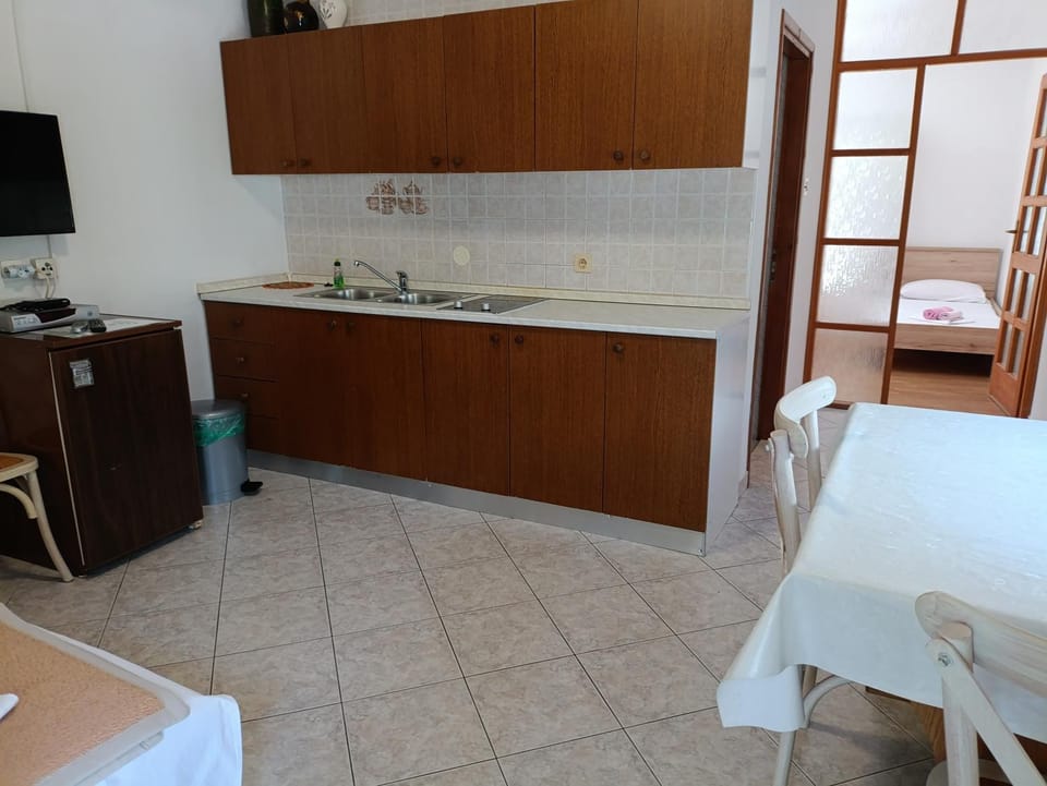 TV and multimedia, Kitchen or kitchenette, Dining area, pet friendly, stove