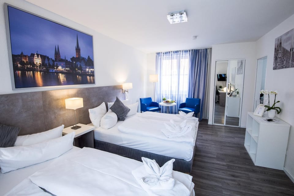 Bed, Photo of the whole room, Seating area, Bedroom