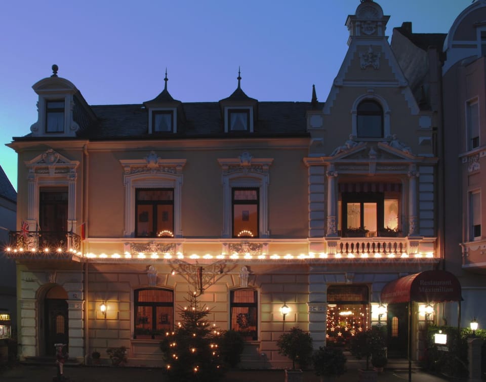 Facade/entrance, Seasons