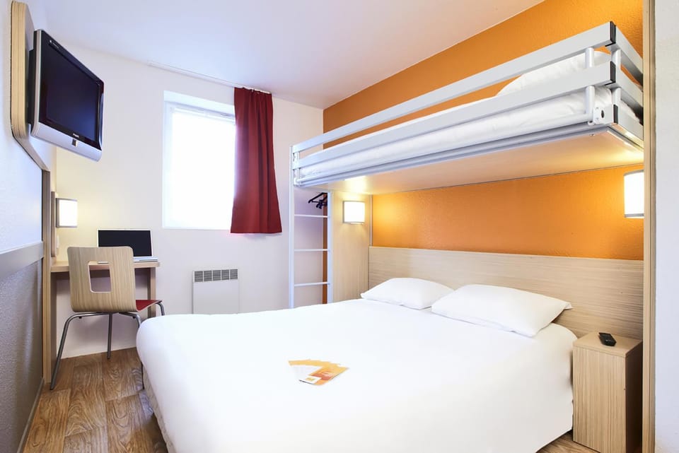 Bed, TV and multimedia, Photo of the whole room, Bedroom, bunk bed