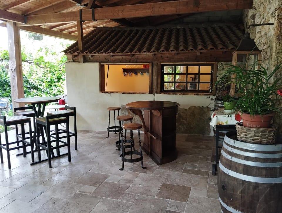 Patio, Dining area, Communal kitchen