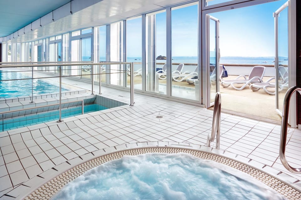 Patio, Natural landscape, Hot Tub, Hot Tub, Massage, Spa and wellness centre/facilities, Fitness centre/facilities, Sea view, Swimming pool, Swimming pool, Public Bath, sunbed