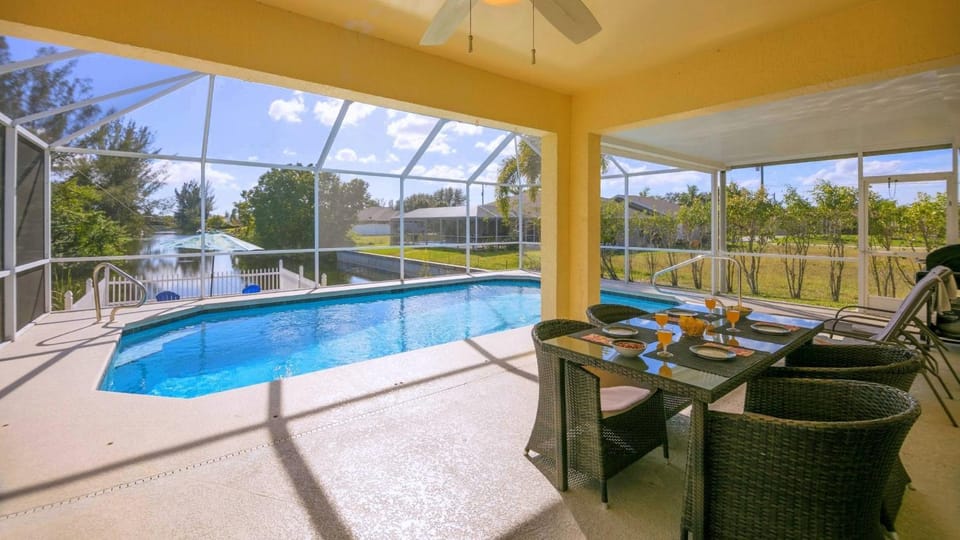 !NEW! Villa Sunshine private Pool Villa in Cape Coral