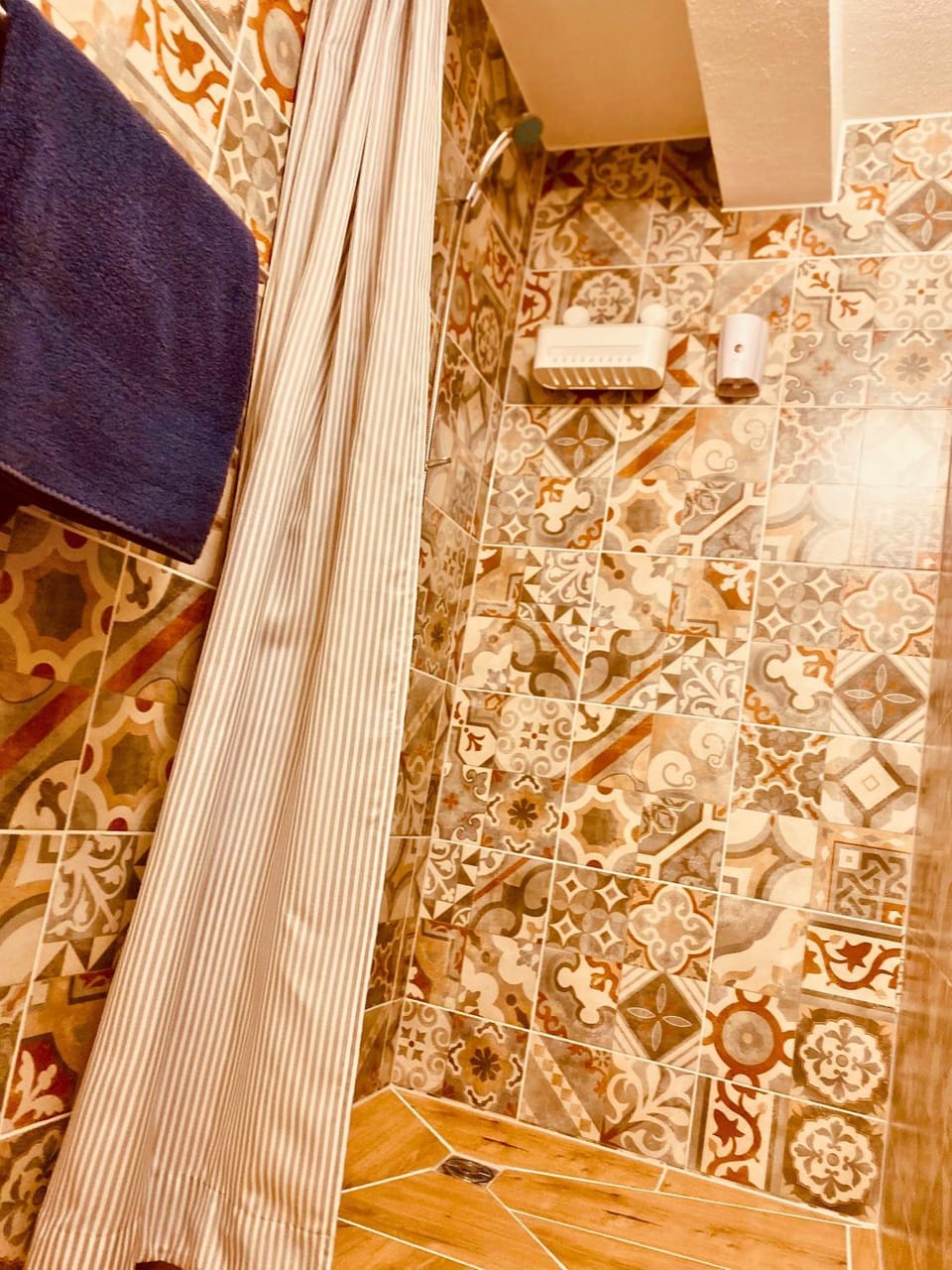 Shower, Bathroom, Photo of the whole room, towels