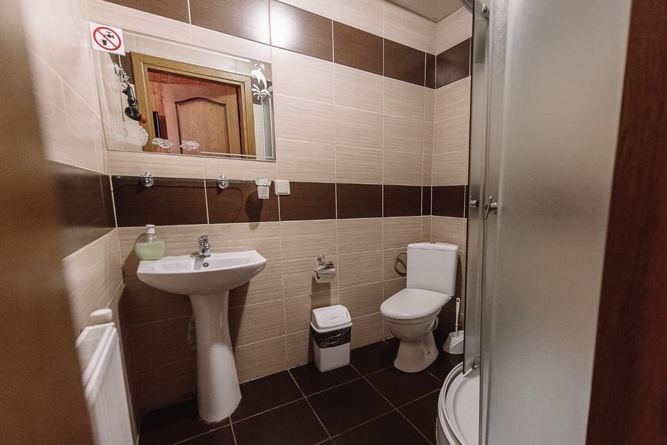 Shower, Toilet
