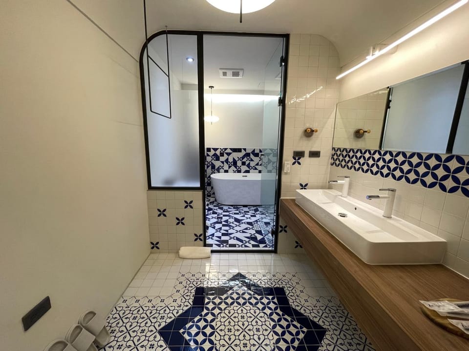 Shower, Toilet, Bathroom, Bath