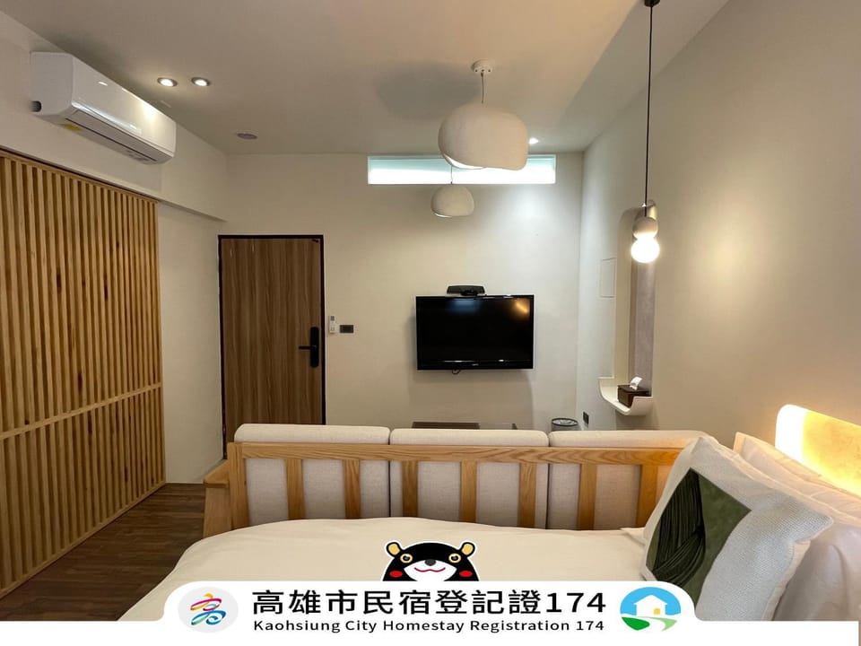 Bed, TV and multimedia, Bedroom, air conditioner
