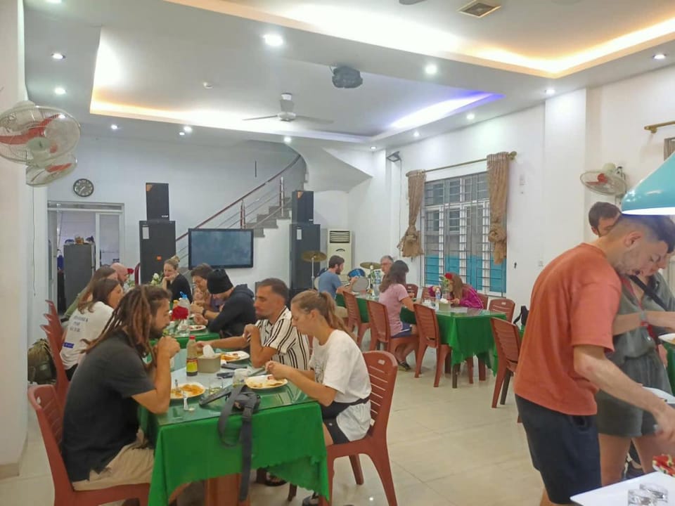 Restaurant/places to eat, Food and drinks, Food