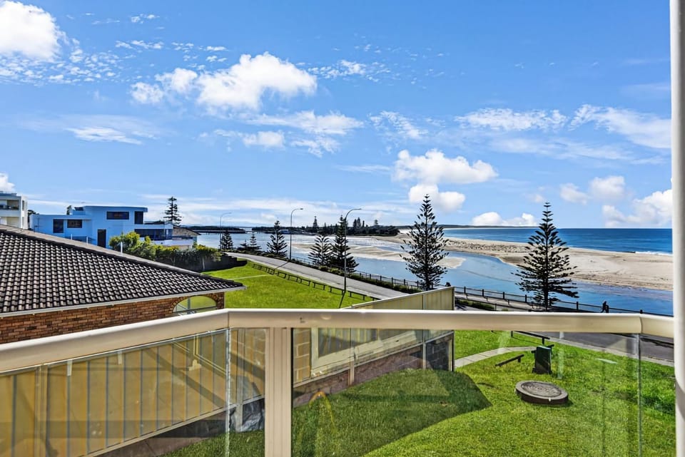Avilla Court Stunning Views Apartment in The Entrance