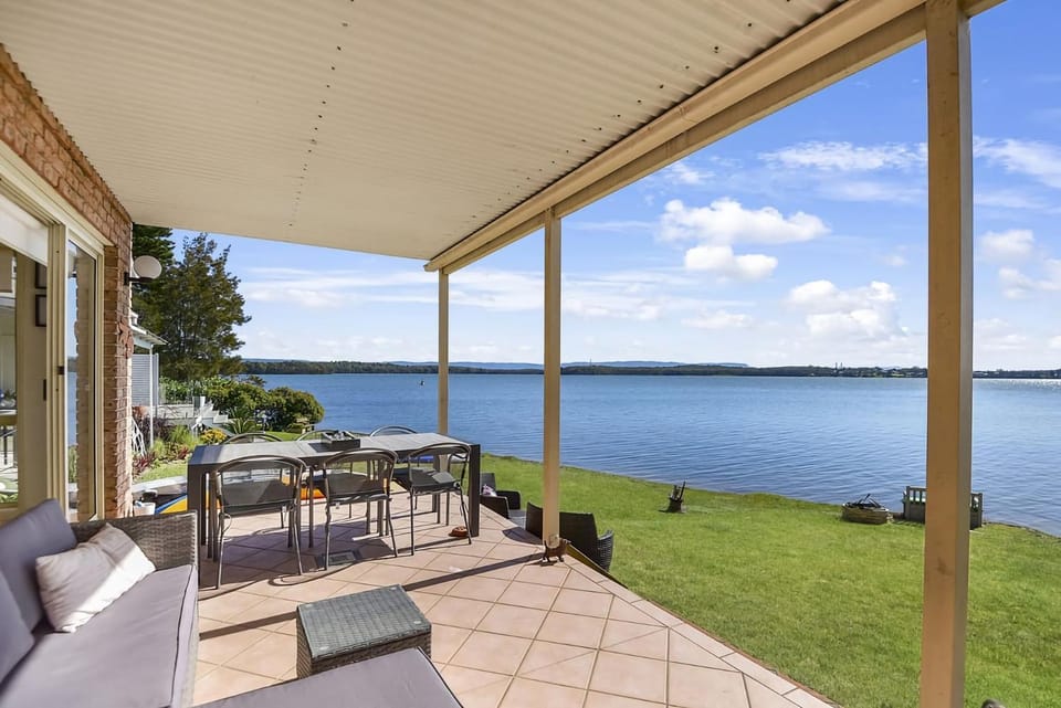 Bluewater at Mannering Park House in Lake Macquarie