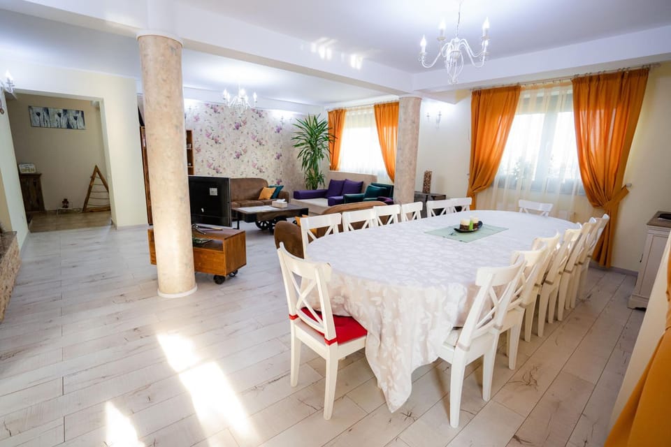 Pensiunea Agroturistica Floare de Camp Bed and Breakfast in Romania