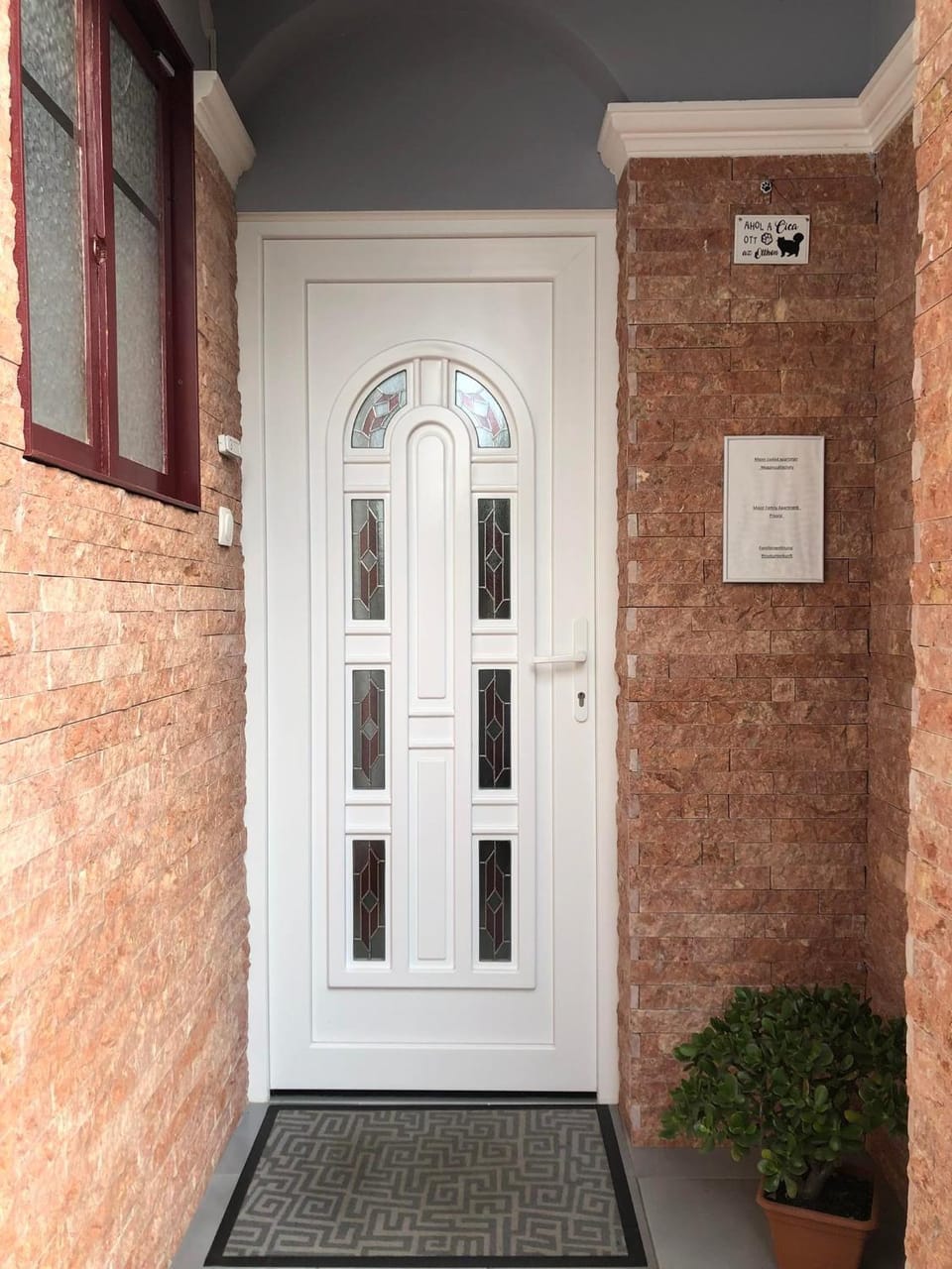Facade/entrance