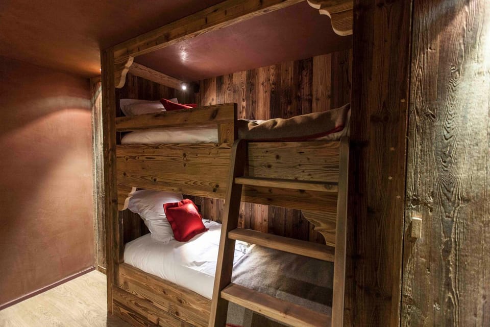 Bedroom, bunk bed