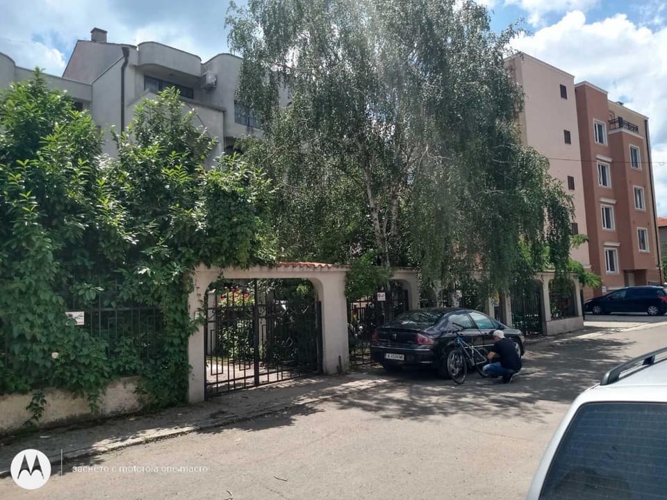Dvete Brezi Bed and Breakfast in Burgas