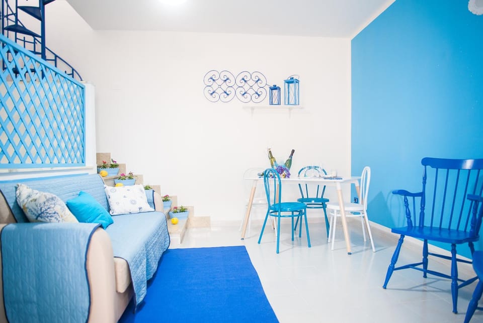 Bed, Dining area