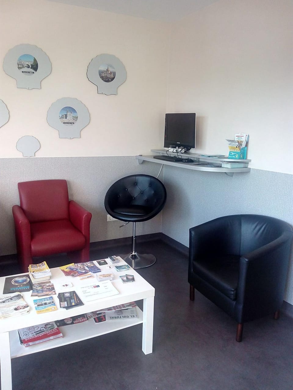 Communal lounge/ TV room