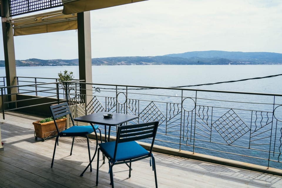 View (from property/room), Balcony/Terrace, Mountain view, Sea view