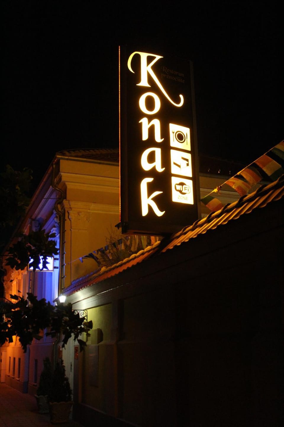 Facade/entrance