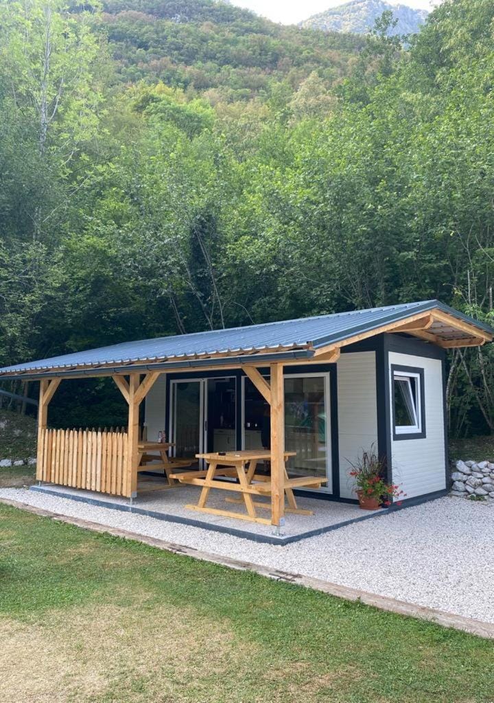 Communal kitchen, Breakfast, group of guests, kitchen