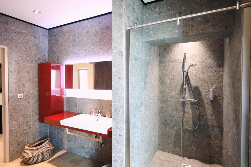 Shower, Bathroom