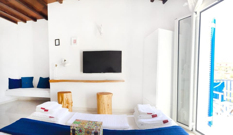 Bed, TV and multimedia, View (from property/room), Bedroom, bunk bed