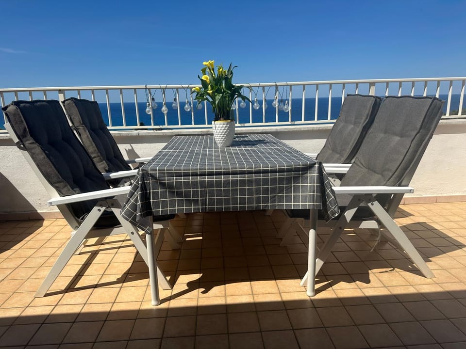 Day, View (from property/room), Balcony/Terrace, Dining area, Sea view