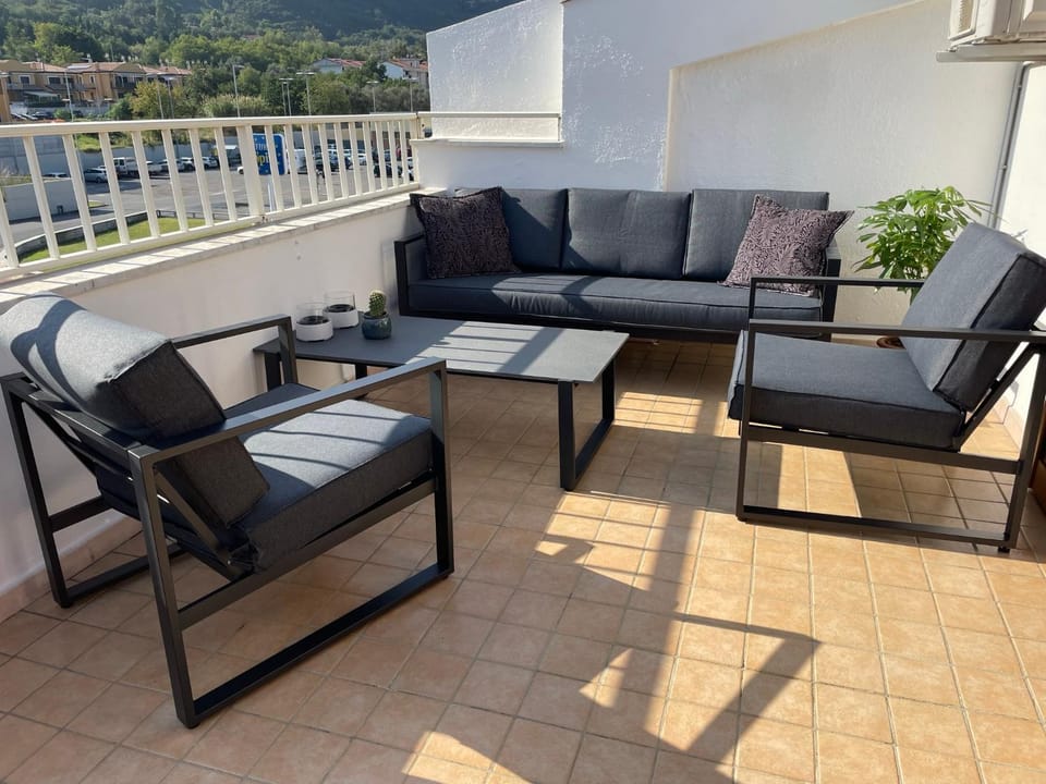 Balcony/Terrace, Seating area, Mountain view