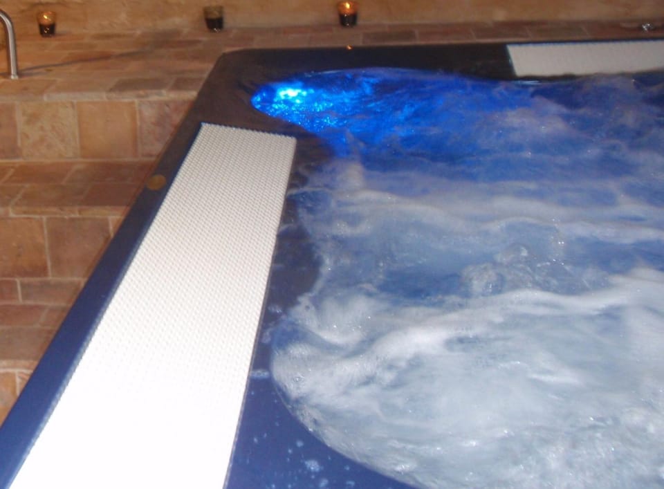 Hot Tub, Spa and wellness centre/facilities