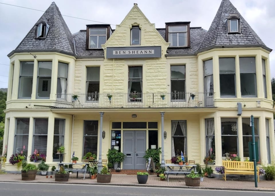 Property building, Facade/entrance, Property logo or sign