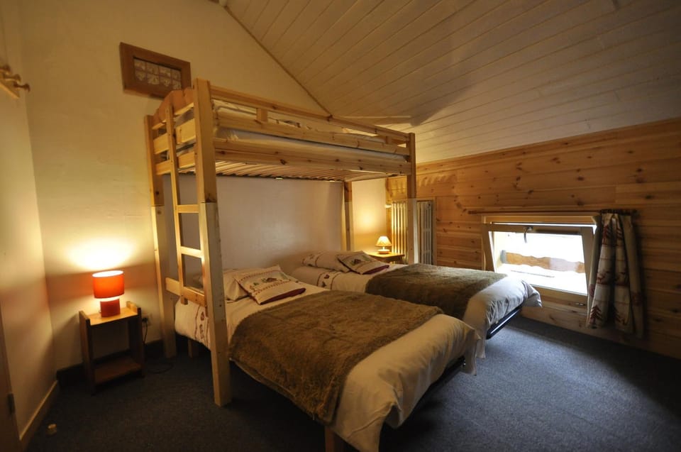 Bed, Bedroom, bunk bed