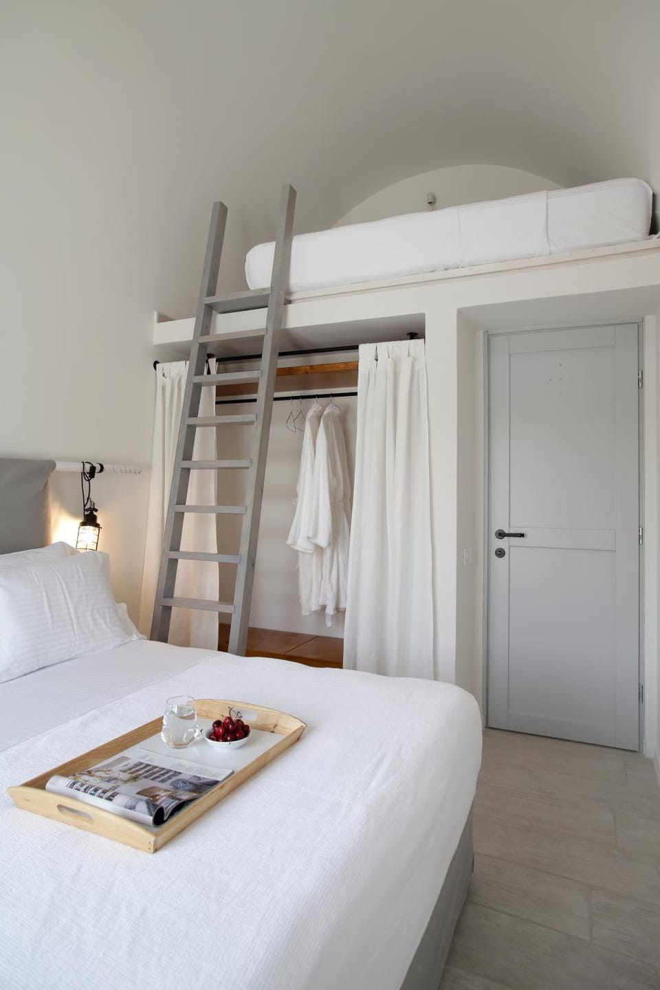 Bed, Bedroom, Landmark view, Mountain view
