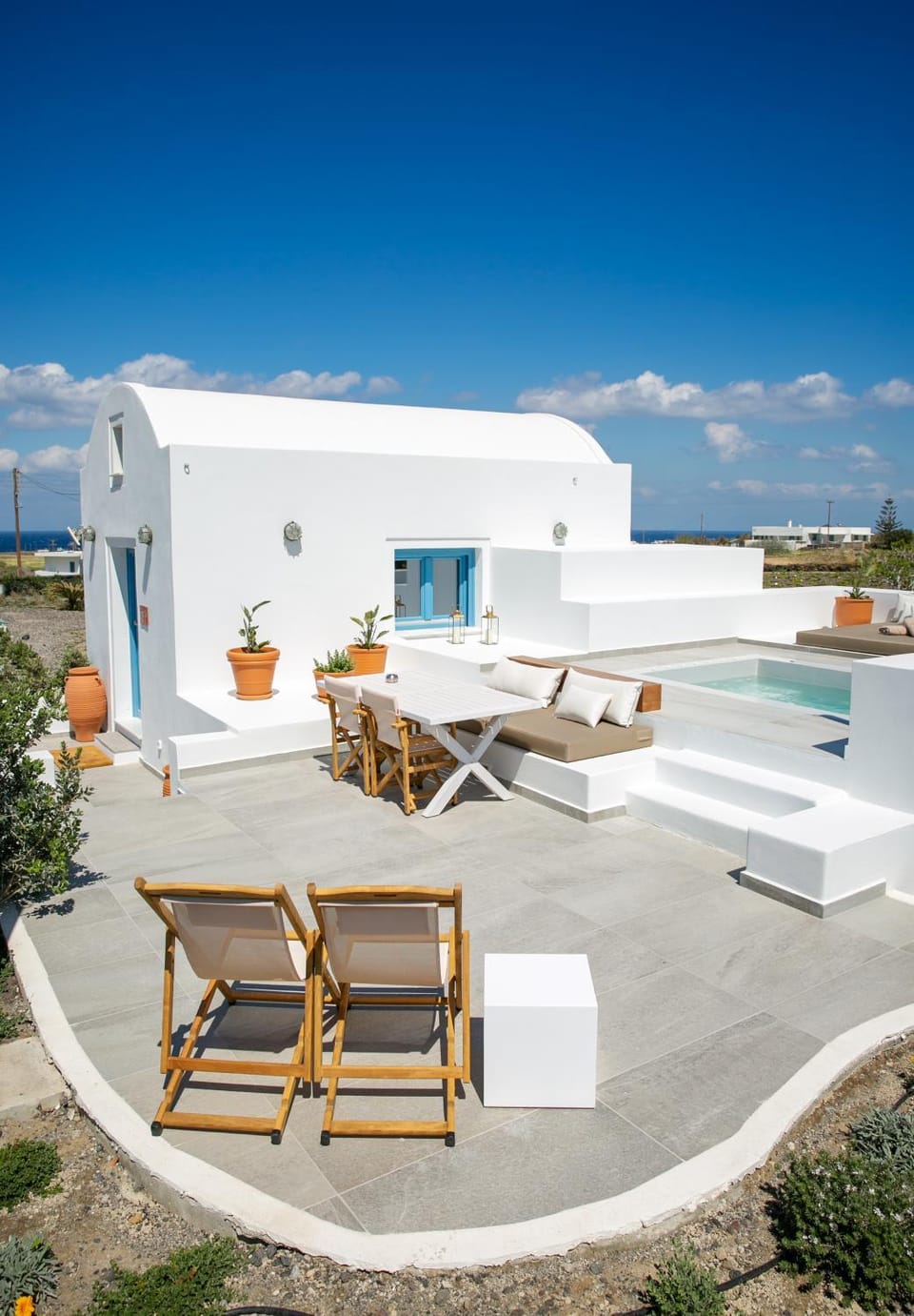Garden, Dining area, Pool view