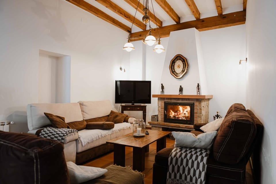 Communal lounge/ TV room, fireplace