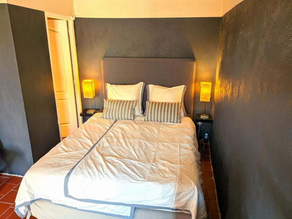 Toilet, Bed, Bedroom