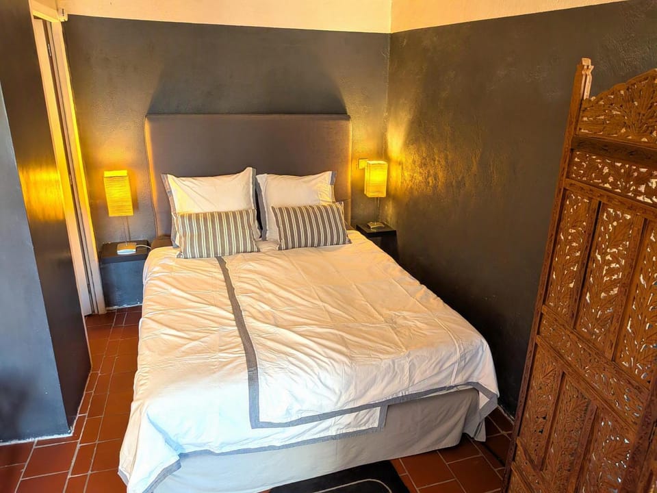Toilet, Bed, Balcony/Terrace, Bedroom