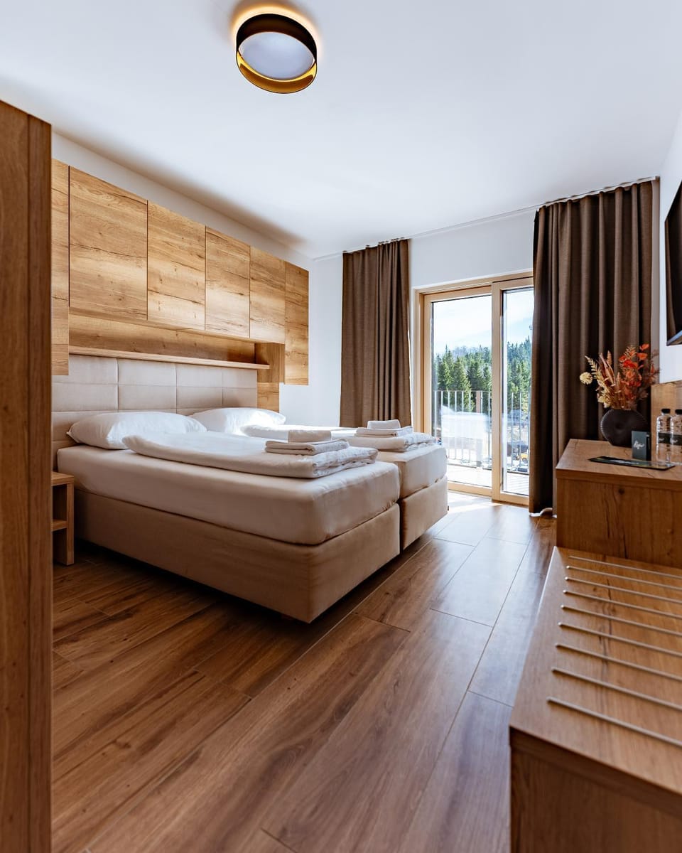 Bed, Photo of the whole room, Bedroom, towels